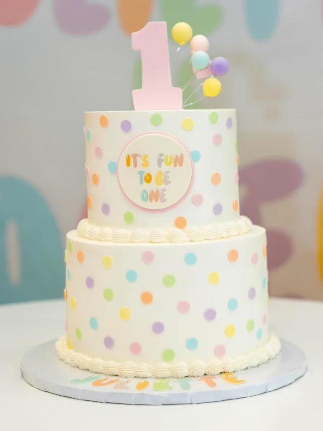 A classic birthday cake with a modern twist. We love creating events where even the smallest touches feel intentional and this first birthday centerpiece was no exception

#eventplanner #1stbirthdayideas #1stbirthday #cakesofinstagram #eventstyling